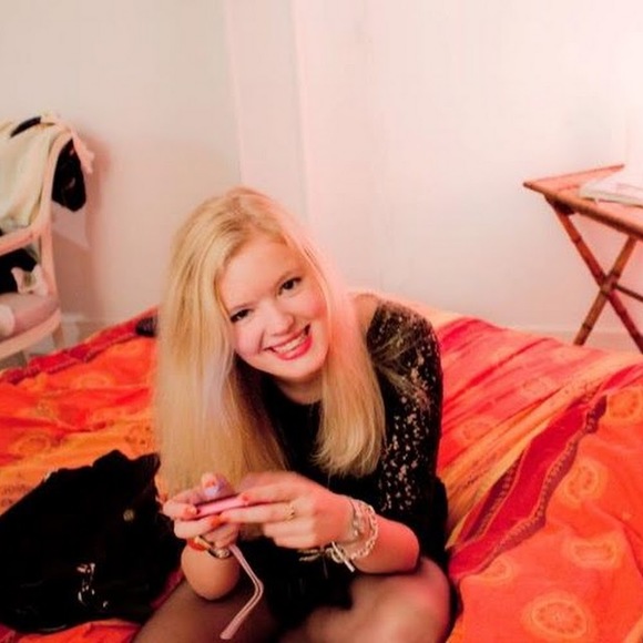 Meet your Posher, Lucile - Picture 1 of 1